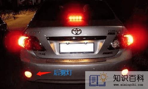 开双闪开车算违章吗2