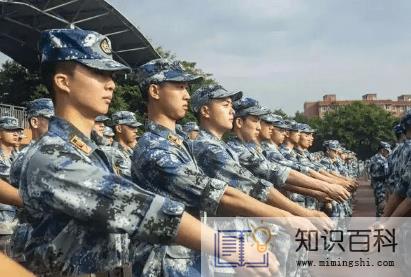 大学军训的衣服是学校发吗20223