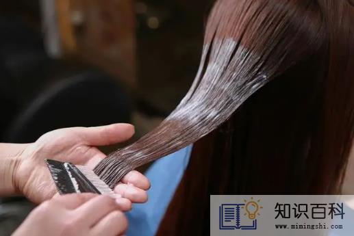 染发前一天要不要洗头发1