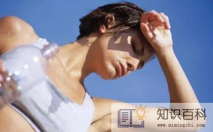 女性夏天出汗多正常吗1