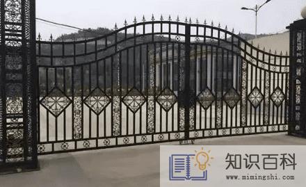 院子大门直冲客厅大门不好3