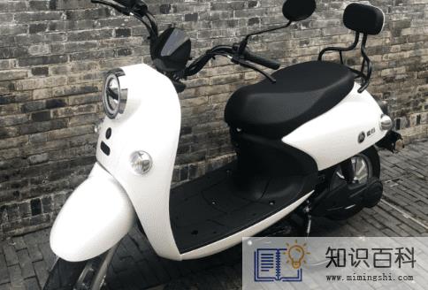 电动车充电绿灯亮了还充电吗1