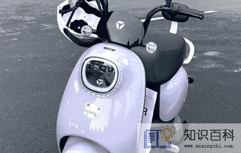 电动车充电绿灯亮了还充电吗3