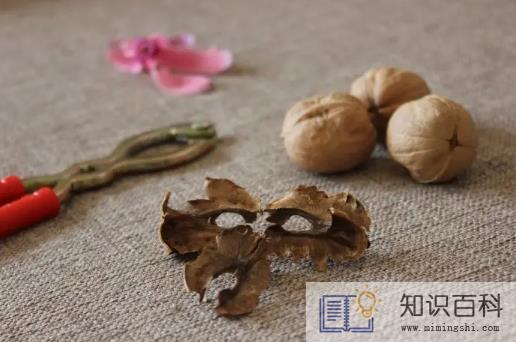 核桃皮泡水喝有什么功效和作用2