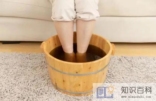 泡脚用什么把体内的寒气和湿气排出3