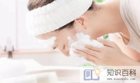 经常洗脸是不是容易老2