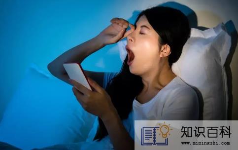 长期熬夜伤胃吗1