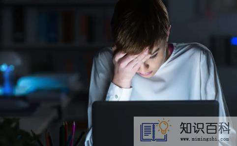 长期熬夜伤胃吗2
