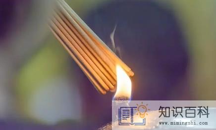 上香时被香灰烫了手是什么预兆1